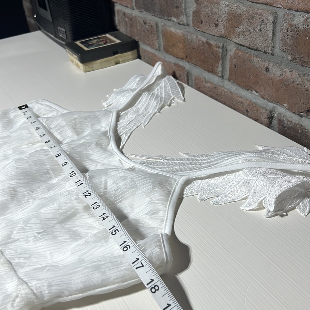Gorgeous ROMWE white dress with beautiful“angel wings“ stripes - Picture 12 of 16